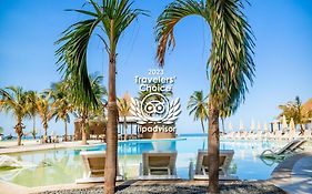 Kombo Beach Resort  4*